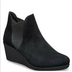 Crocs Women's Leigh Wedge Chelsea Boot, Black, Size 6